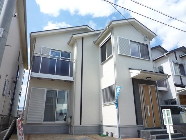 Same specifications photos (appearance). Same specifications photos (appearance) first floor second floor shutters with shutter