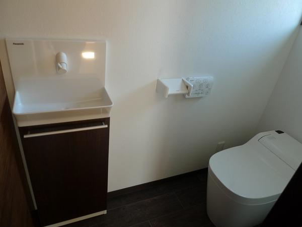 Toilet. Indoor (10 May 2013) Shooting