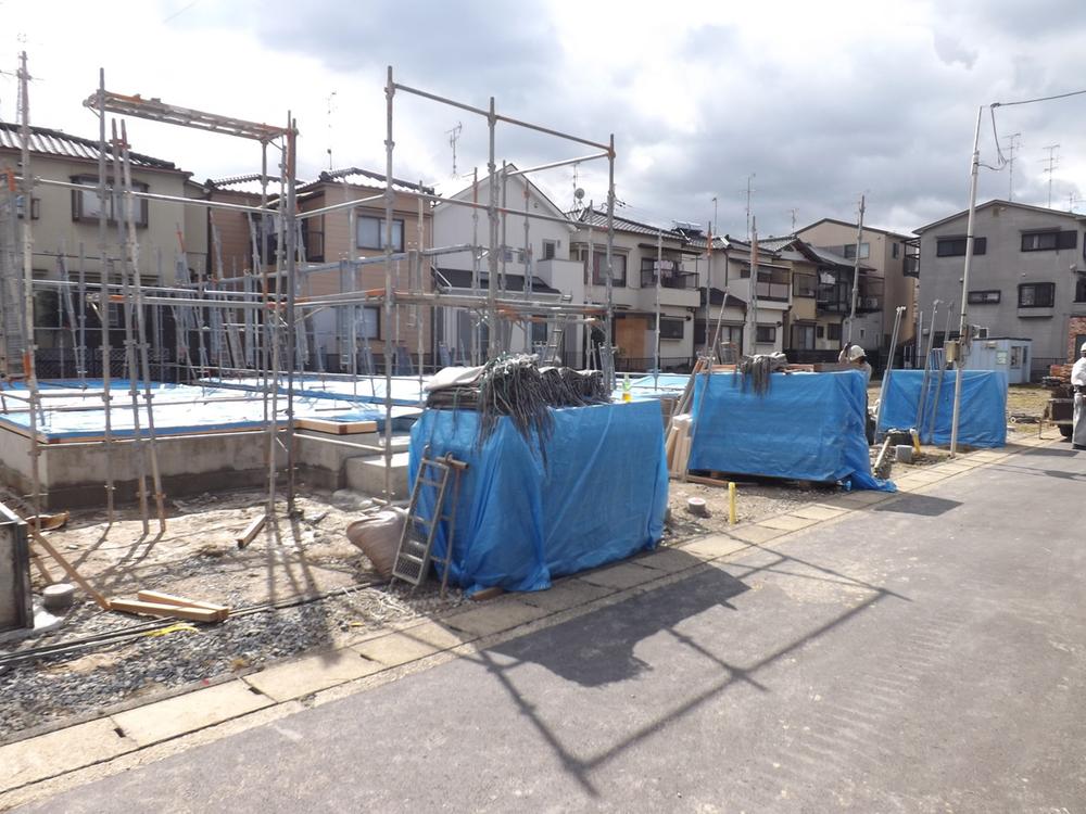 Local photos, including front road. Local architecture during photo