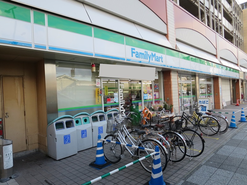 Convenience store. FamilyMart Nagaokakyo Ekimae up (convenience store) 484m