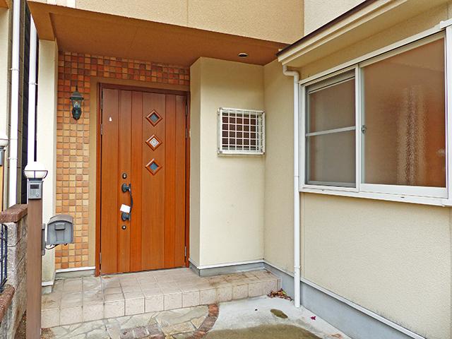 Entrance. Local (January 2014) Shooting