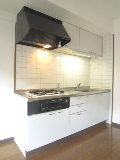 Kitchen. 3-neck gas stove with system Kitchen