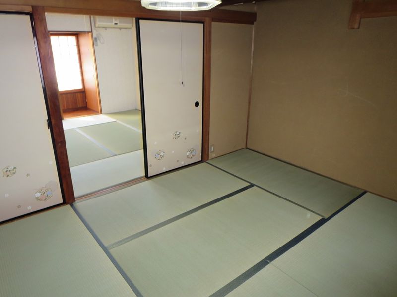 Other room space. Is tatami clean ☆