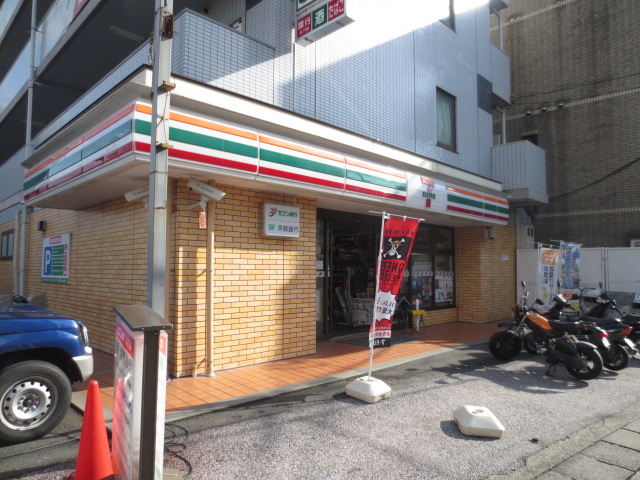 Convenience store. Seven-Eleven Nagaokakyo Seven-dori to (convenience store) 335m