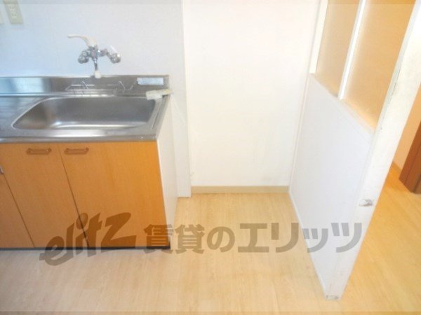 Other room space. Refrigerator yard