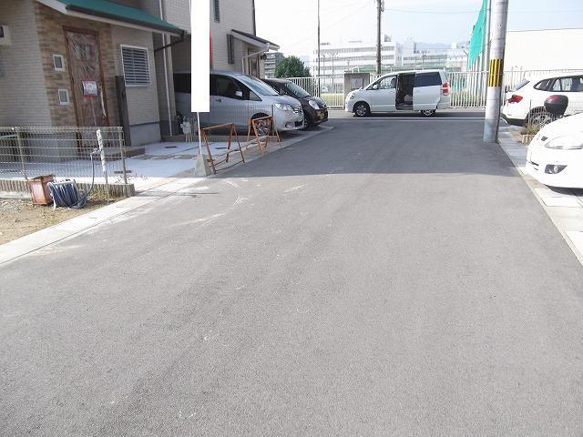 Local photos, including front road. Local (11 May 2013) Shooting