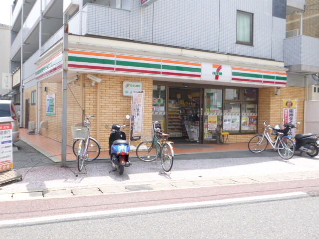 Convenience store. Seven-Eleven Nagaokakyo Seven through to (convenience store) 400m