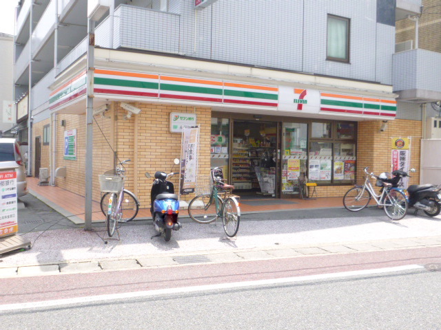Convenience store. Seven-Eleven Nagaokakyo Seven through to (convenience store) 350m