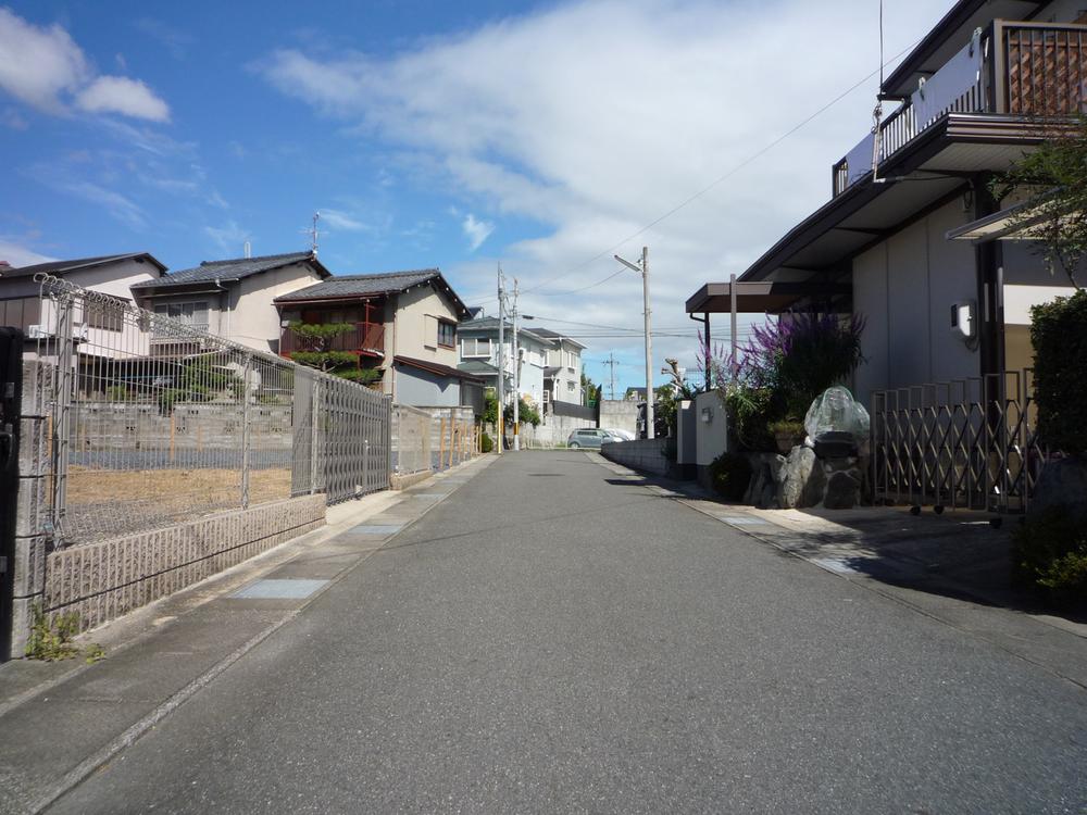 Local photos, including front road. Local (10 May 2013) Shooting