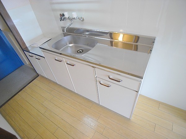 Kitchen. It is beautiful to the renovated kitchen.