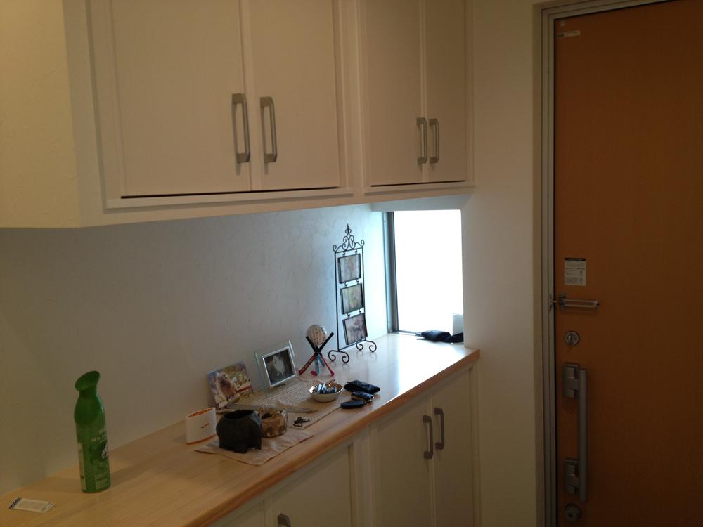 Entrance. Even the front door storage part, New production there is a small window! 