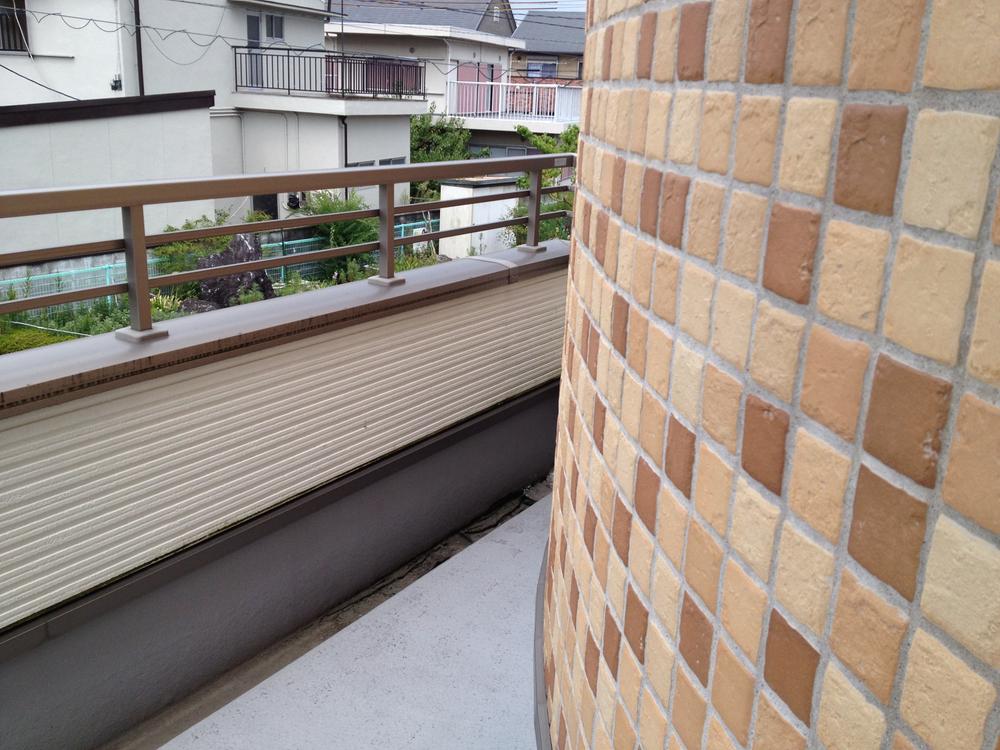 Local appearance photo. Also stuck outer wall part! 