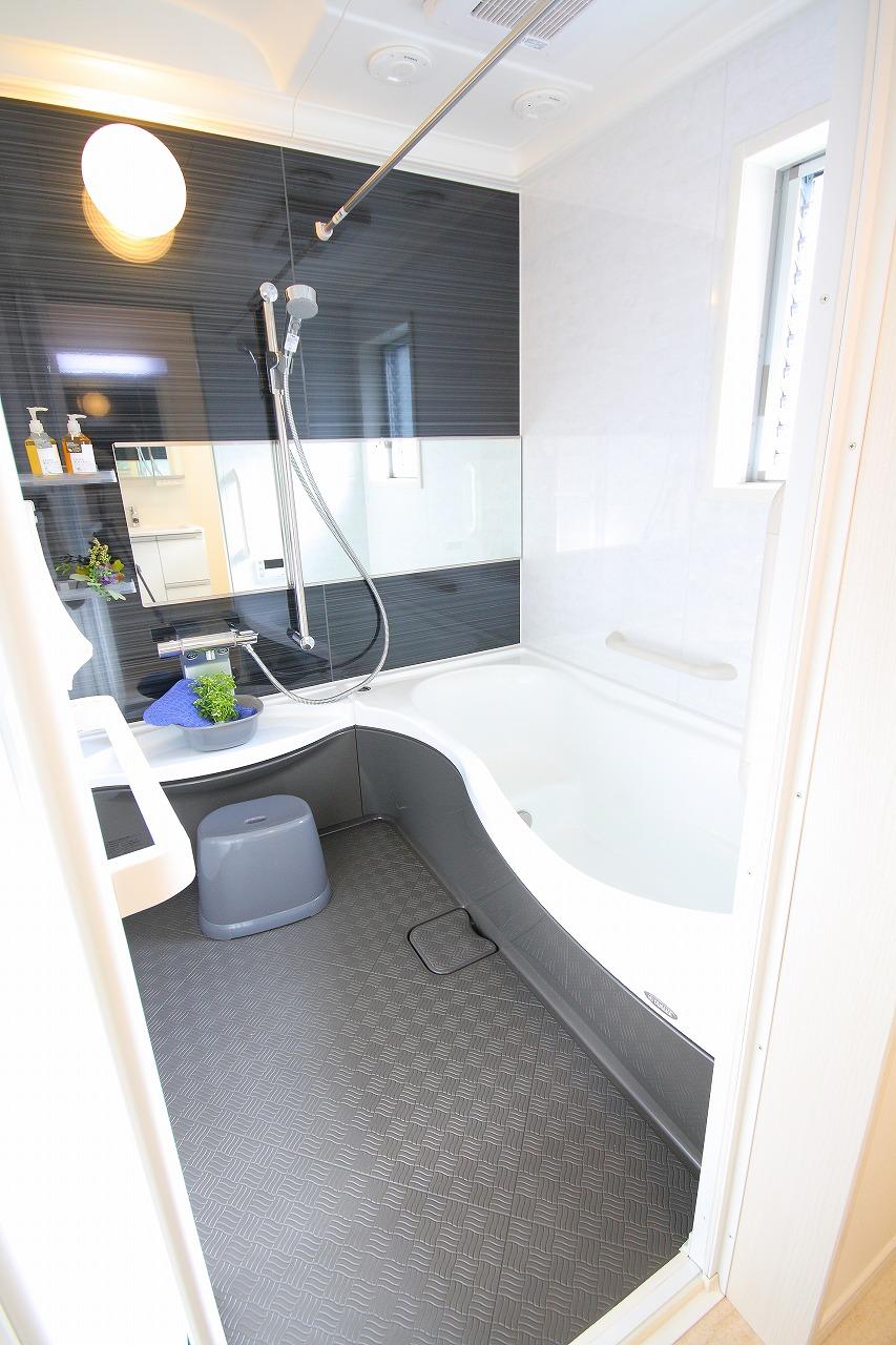 Bathroom. Indoor (12 May 2013) Shooting