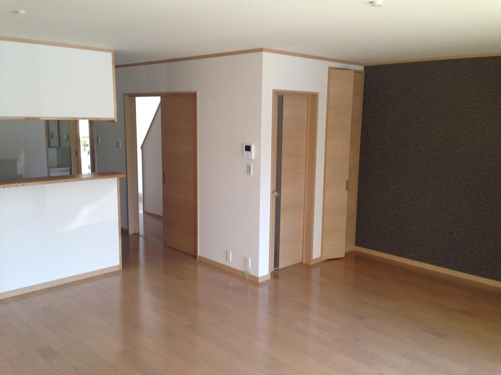 Same specifications photos (living)