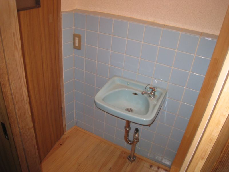 Washroom. There washbasin ☆
