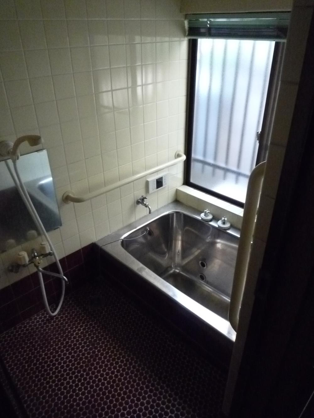 Bathroom. Indoor (11 May 2013) Shooting