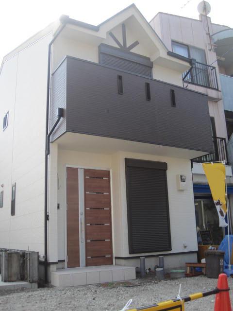 Local appearance photo. Local (11 May 2013) Shooting