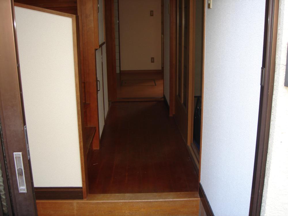 Other local. Corridor (2013 November shooting)