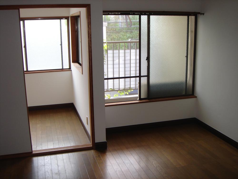 Other local. Western-style (2013 November shooting)