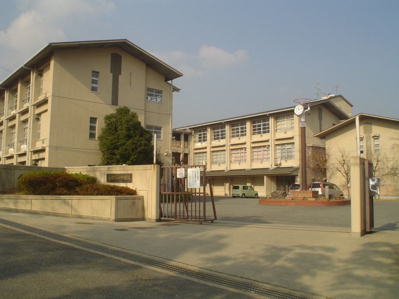 Junior high school. Nagaokakyo stand Nagaoka fourth junior high school (junior high school) up to 1327m