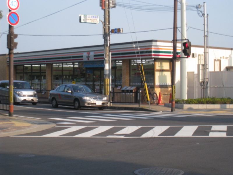 Convenience store. Seven-Eleven Nagaokakyō Station east exit shop until the (convenience store) 763m