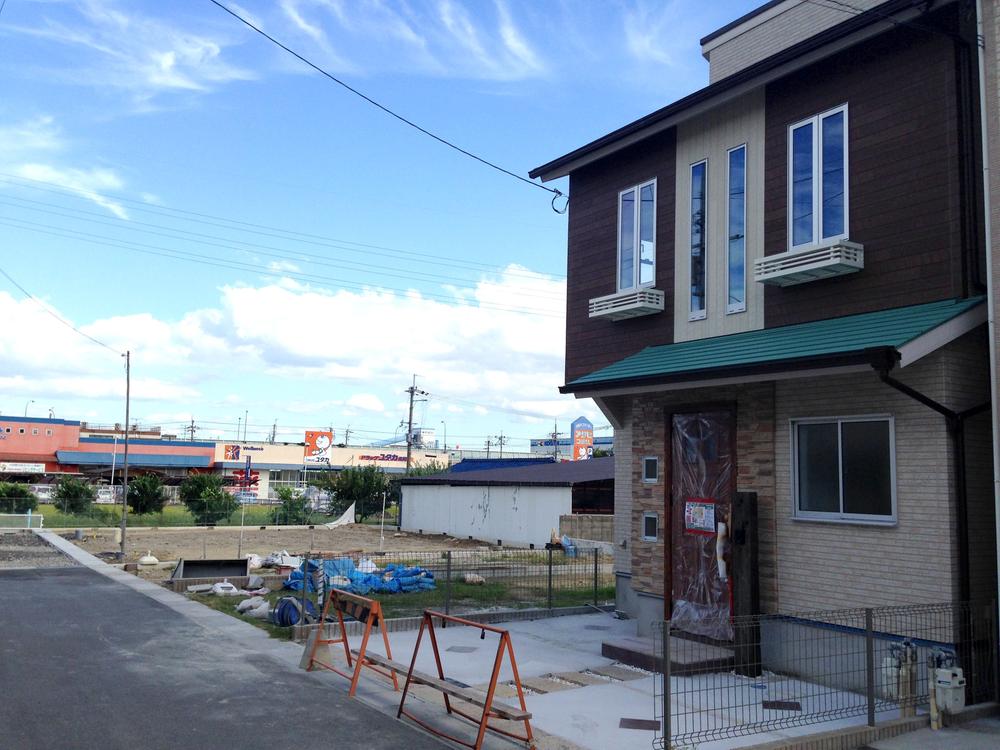 Local photos, including front road. No. 7 land ・ No. 8 land land