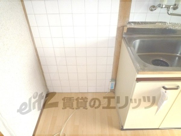 Other room space. Refrigerator yard
