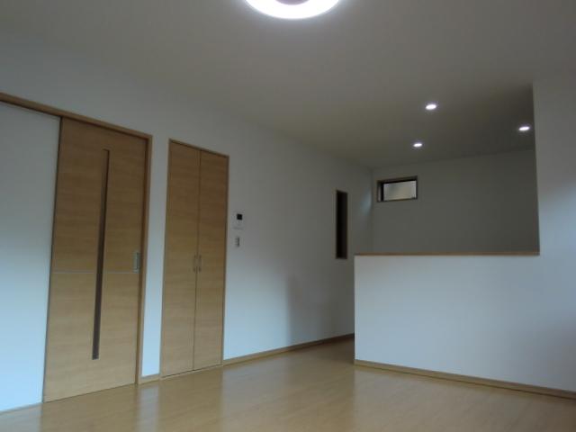 Living. Face-to-face kitchen Living enforcement example