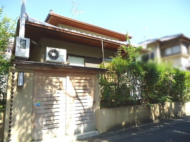 Local photos, including front road. Shooting from west