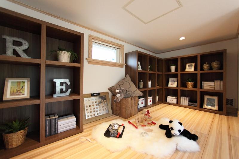 Non-living room. Loft to connect with DEN as a study, A family favorite of space as a playground! 