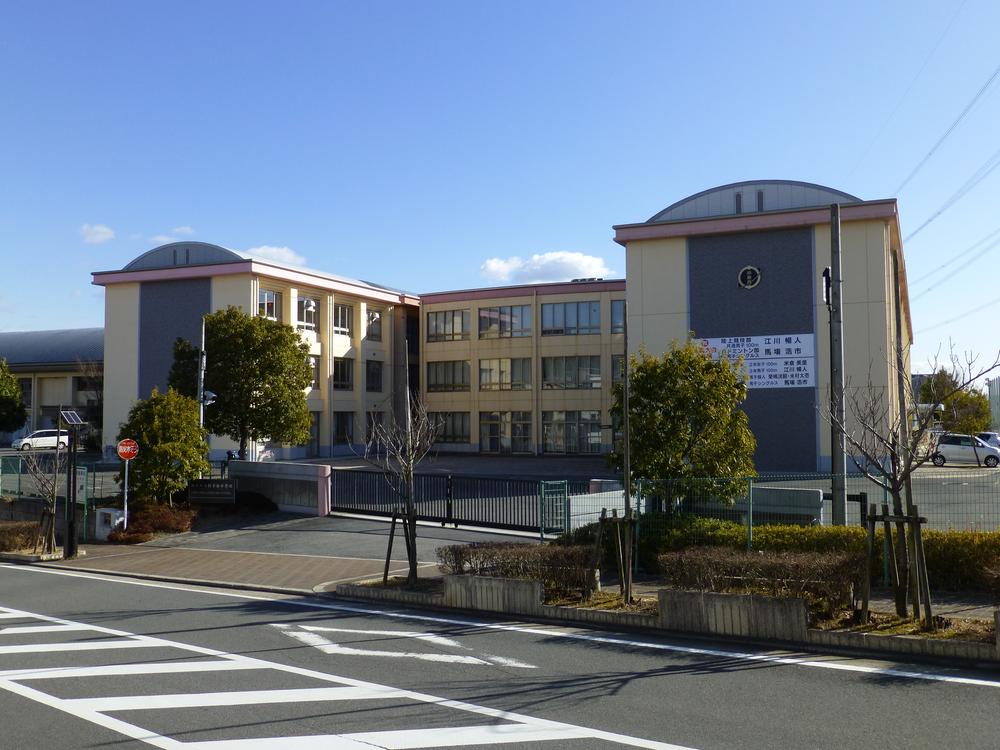 Junior high school. Seika 1150m to the West Junior High School