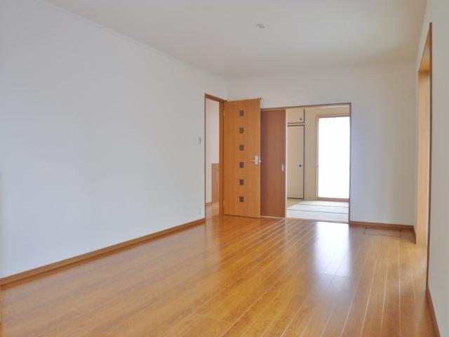 Same specifications photos (living)