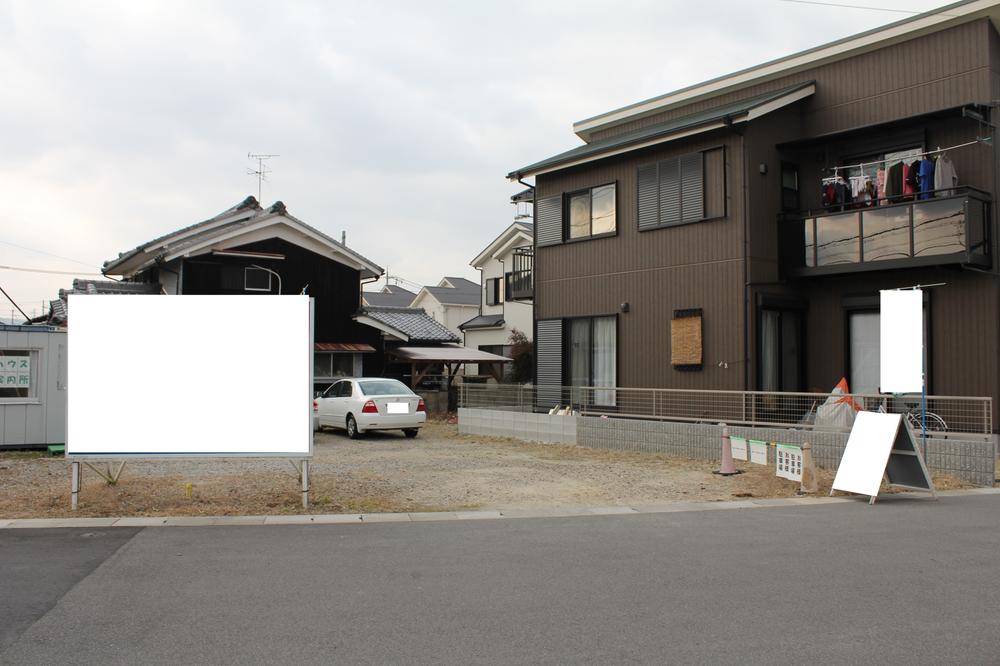 Local photos, including front road. No. 1 destination