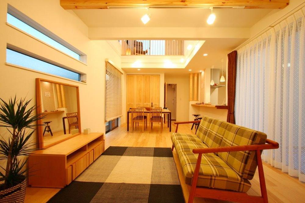 Living. Also use the solid wood of sticking to the floor and joinery, LDK, which produce a bright space with an open feeling of warmth (model house)