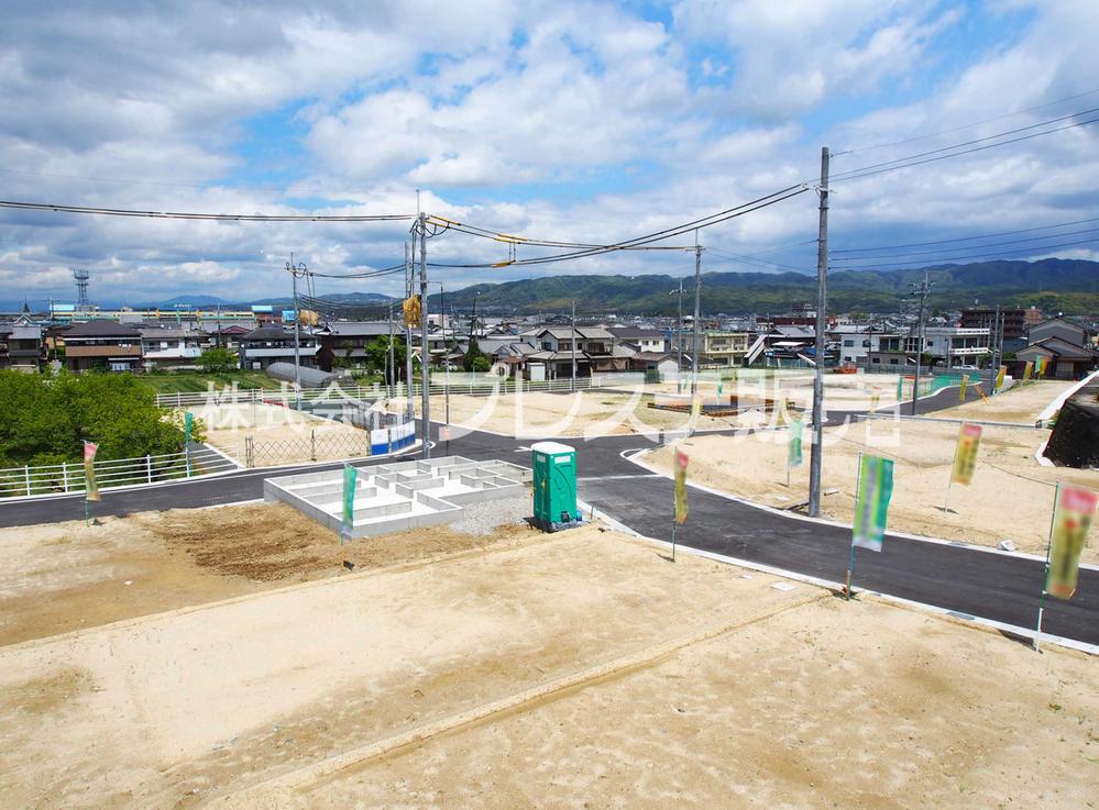 Local photos, including front road. Local photo (in the subdivision)