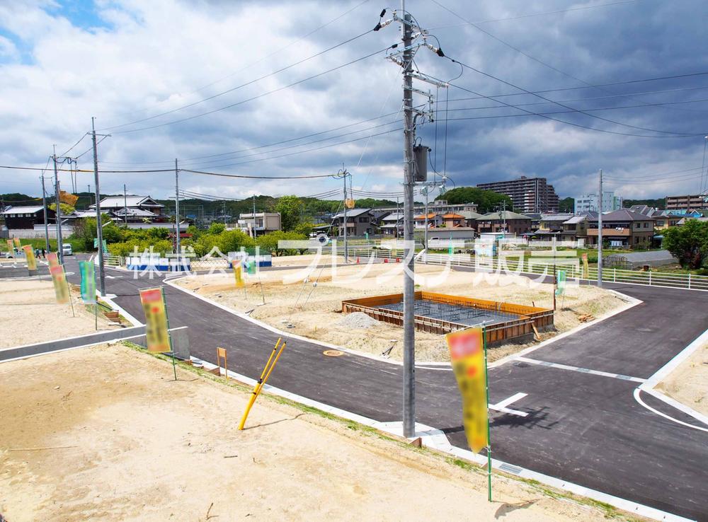 Local photos, including front road. Local photo (in the subdivision)