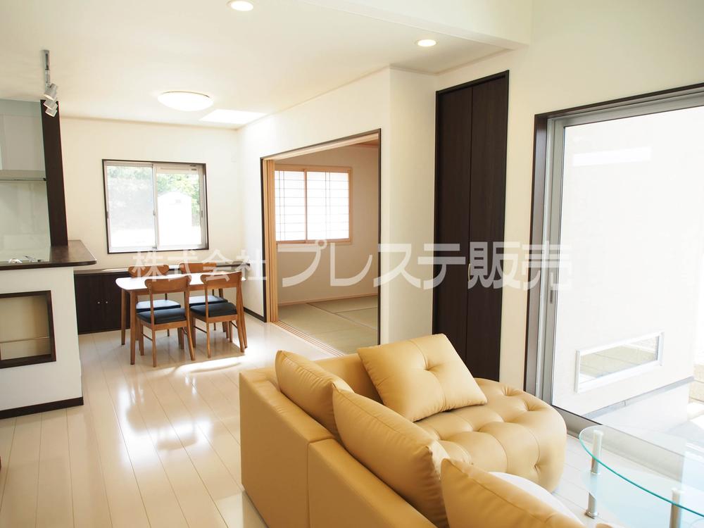 Living. Local photos (10 Gochi living) We are living in the south-facing