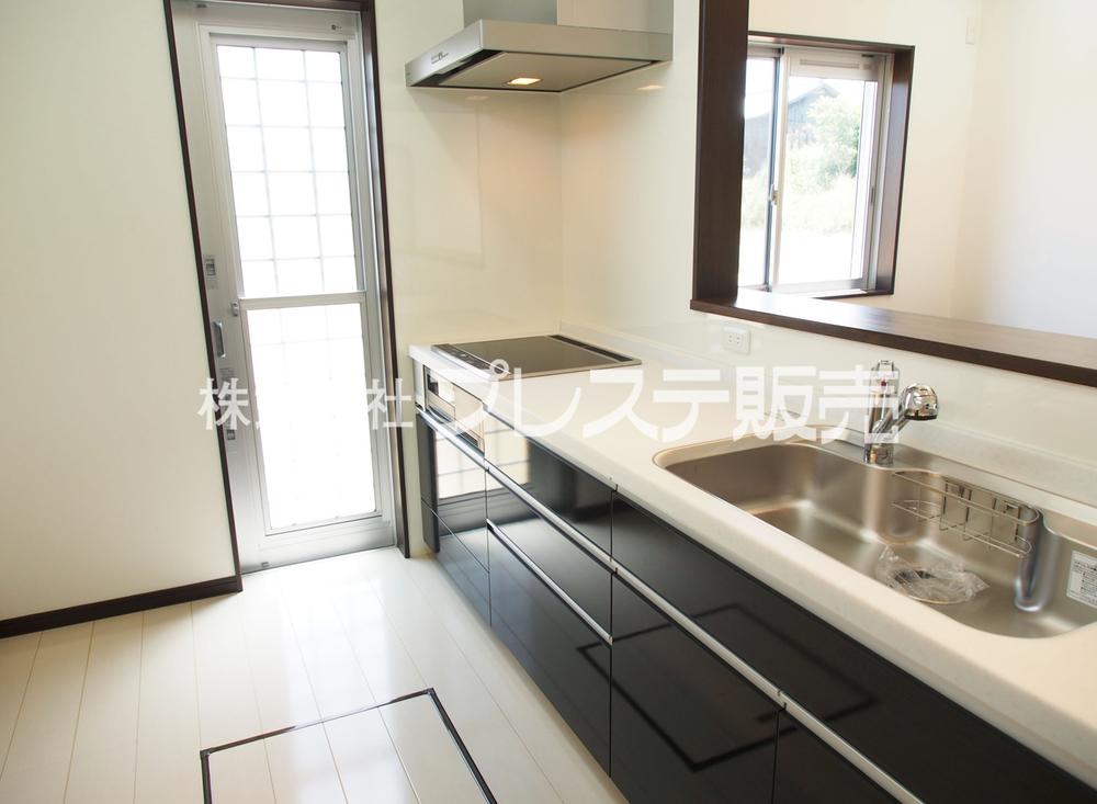 Kitchen. Local photo (No. 10 land kitchen) Popular face-to-face kitchen