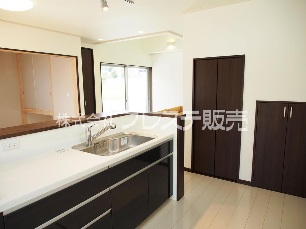 Kitchen. Local photo (No. 10 land kitchen)