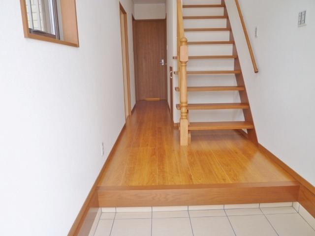 Same specifications photos (Other introspection). Same type other properties Entrance