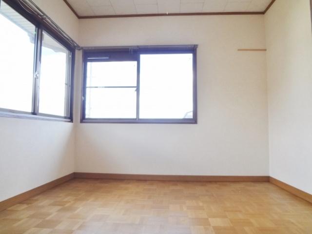 Non-living room. Second floor Western-style 4.5 Pledge