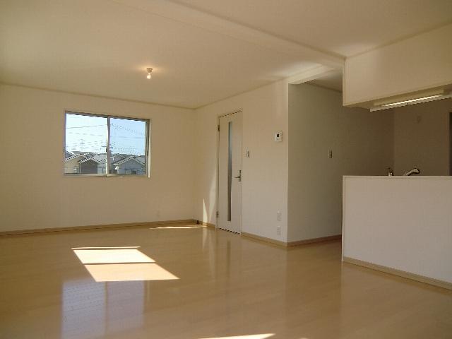 Living. Same specifications photos (living)