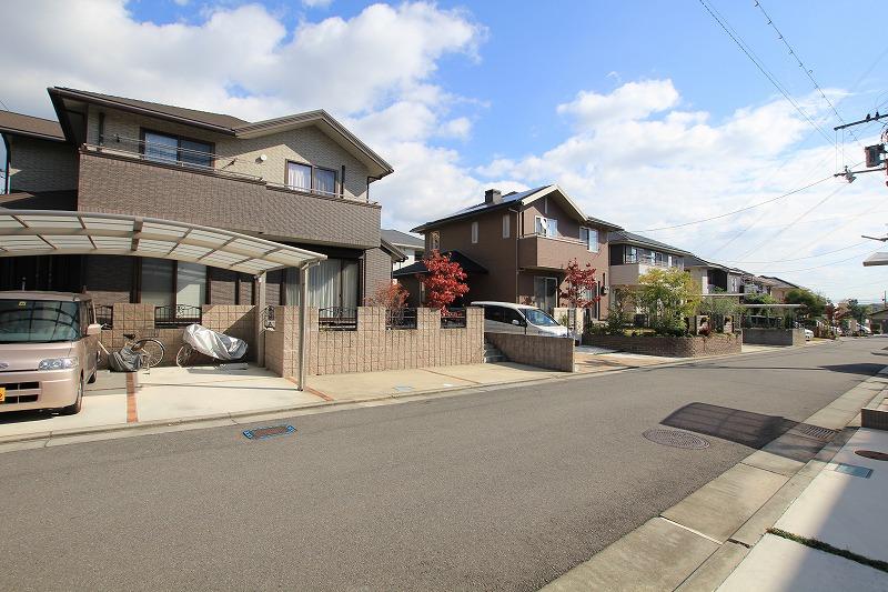 Local photos, including front road. Beautiful cityscape