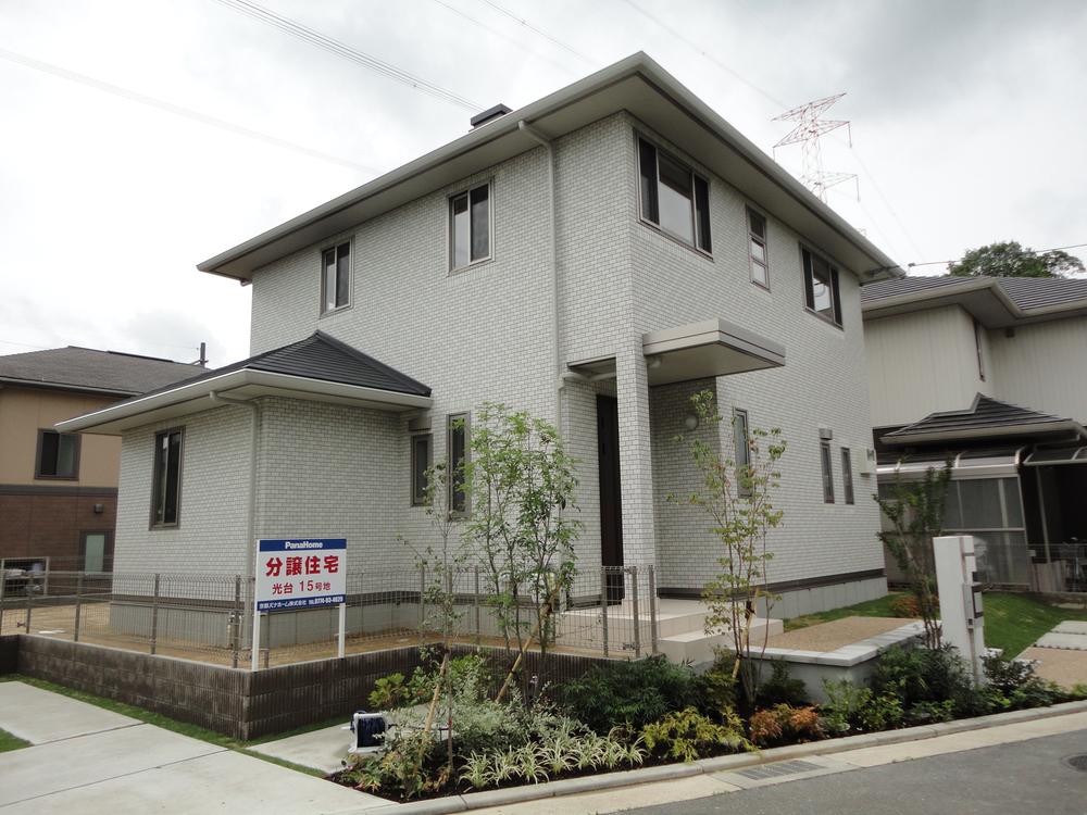 Local appearance photo. Exterior Photos. No. 15 place. Because Kira Tech tile followed by a very beautiful appearance. 