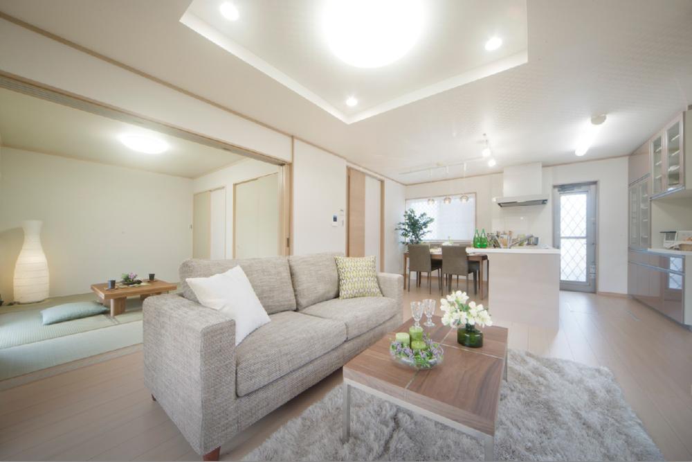 Living. Really warm ~ Family also gathered pet to have floor heating living