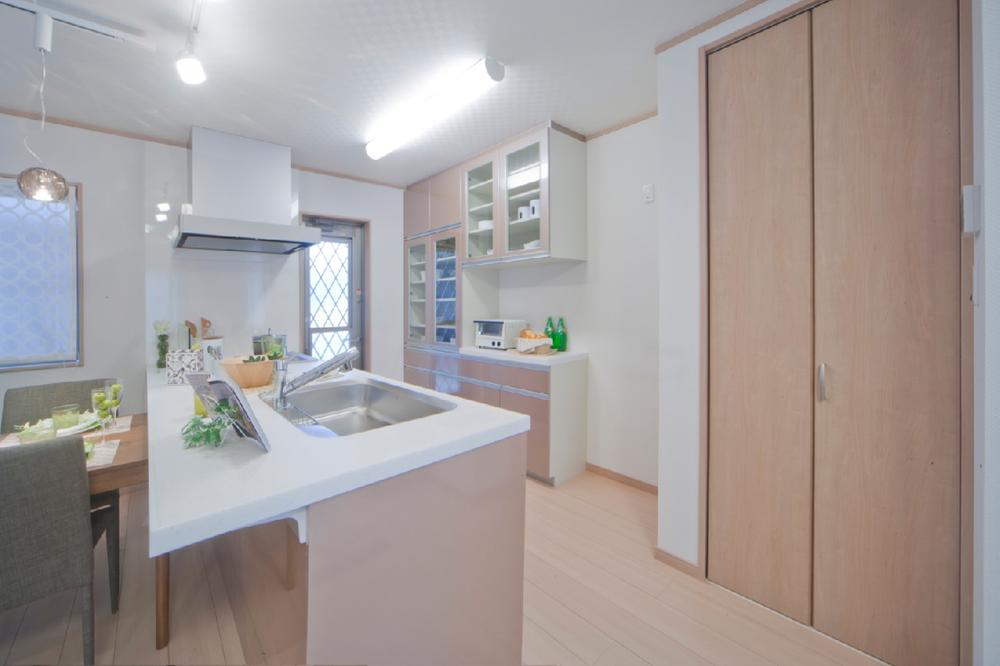 Kitchen. ■ I'm happy to wife care Ease IH stove ■ Floor unit of a three-dimensional storage was omitted waste ■ Also comes with a cupboard!