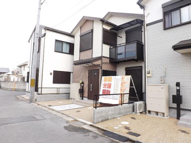 Local photos, including front road. Limited 5 House last 1 House! ! 