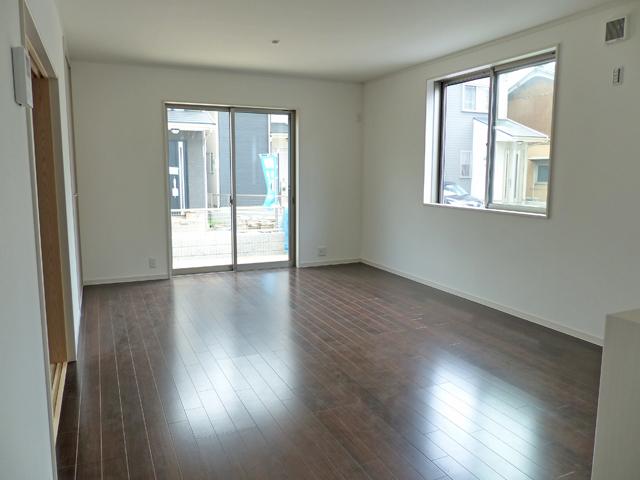 Living. Same specifications photos (living) LDK popular face-to-face kitchen! 