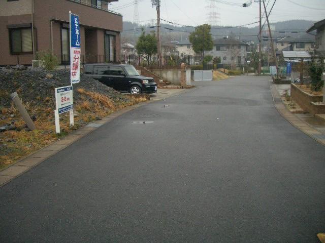 Local photos, including front road. Local (March 2012) shooting