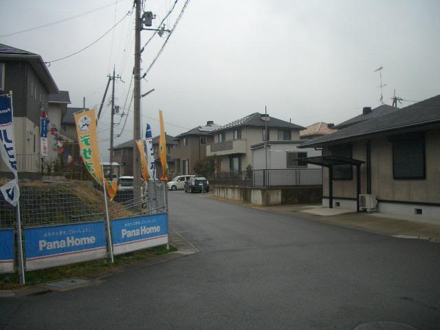 Local photos, including front road. Local (March 2012) shooting